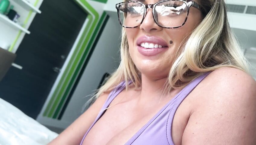 Vivianne De Silva Enjoys Scott Stark's Cock - Blowjob, Sex, Missionary, Cowgirl, POV, Doggy Style, Glasses, MILF, Creampie, POV Blowjob, POV Creampie, BWC, BWC Creampie