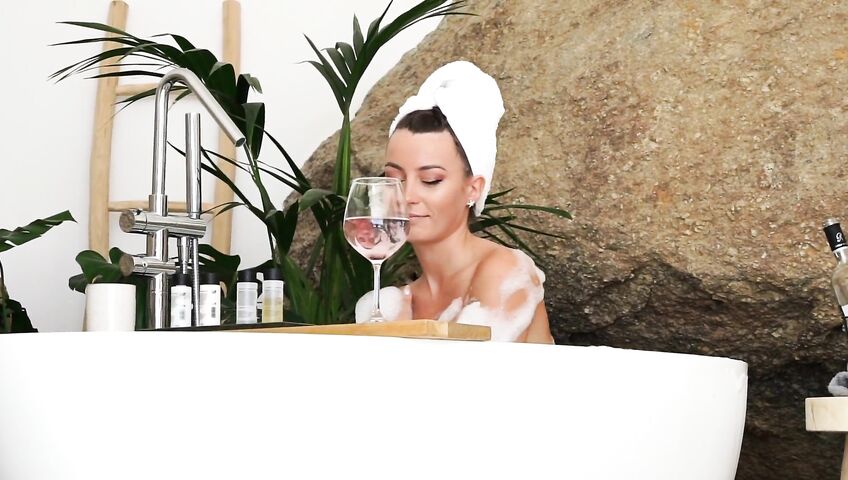 Anna Zapala Naked Soapy Bathtub PPV 