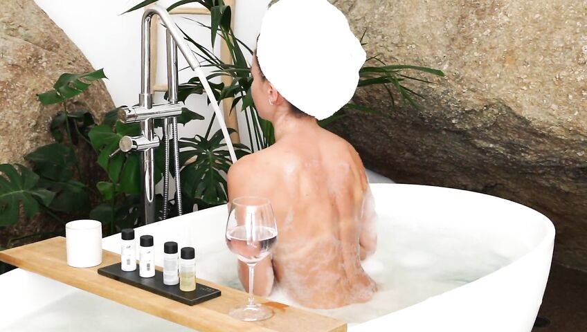 Anna Zapala Naked Soapy Bathtub PPV 