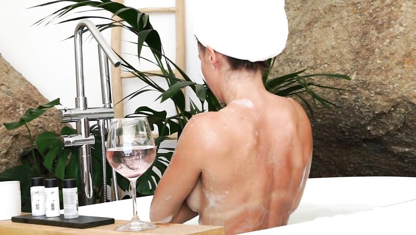 Anna Zapala Naked Soapy Bathtub PPV 