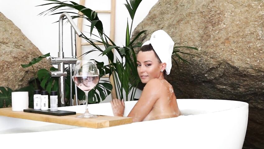 Anna Zapala Naked Soapy Bathtub PPV 