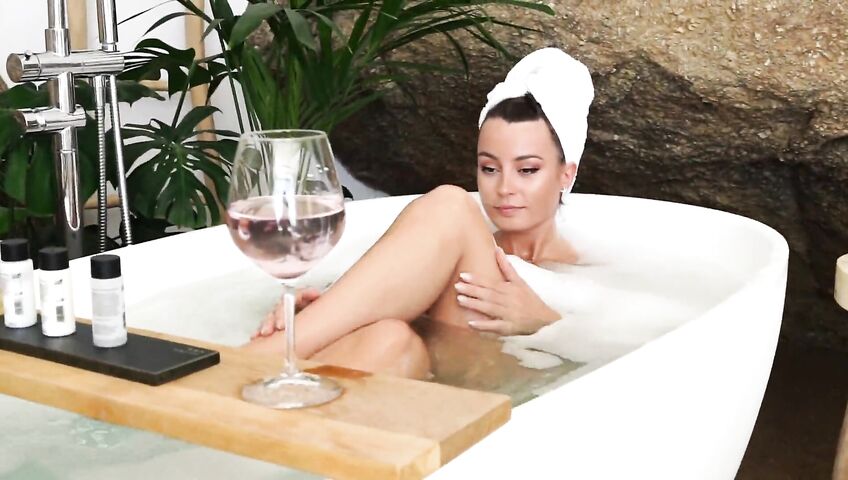 Anna Zapala Naked Soapy Bathtub PPV 