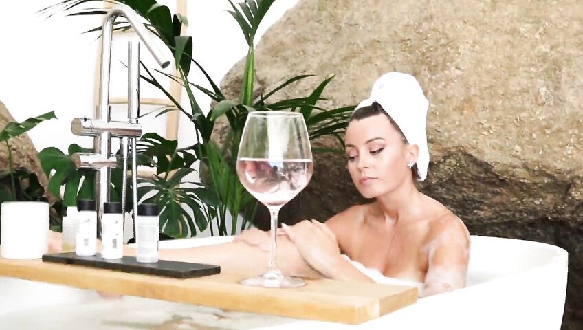 Anna Zapala Naked Soapy Bathtub PPV 