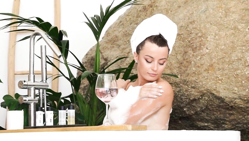 Anna Zapala Naked Soapy Bathtub PPV 