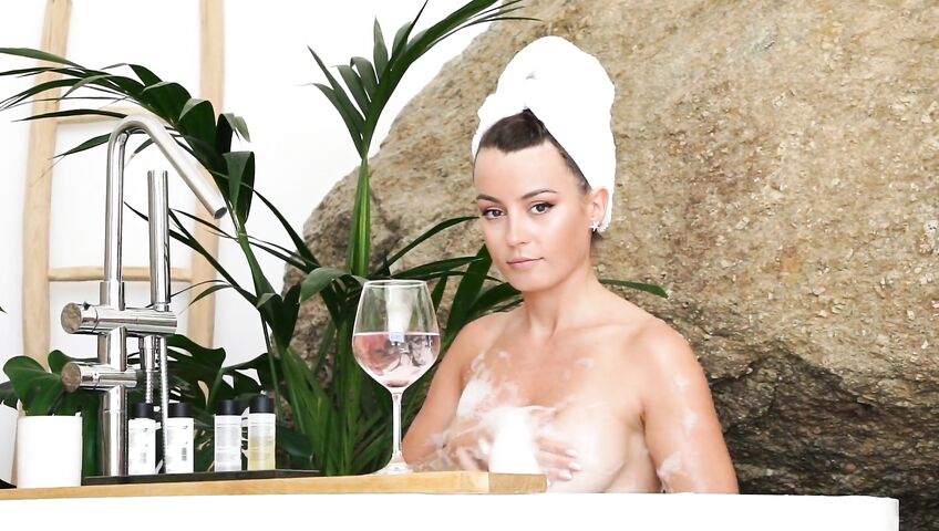 Anna Zapala Naked Soapy Bathtub PPV 