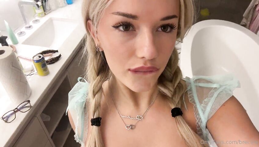 Breckie Hill No Bra Bouncing Titties PPV Gijklm