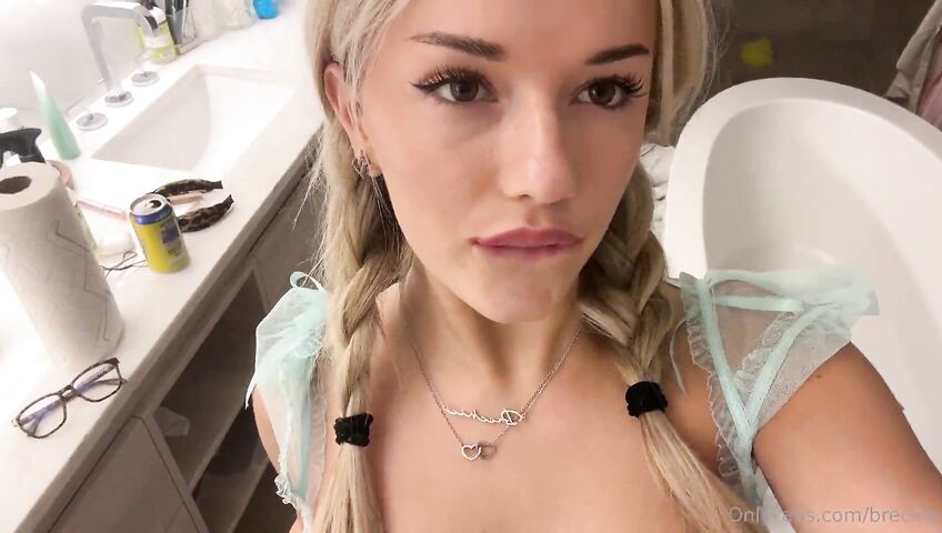 Breckie Hill No Bra Bouncing Titties PPV Gijklm