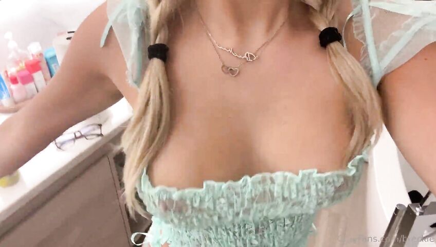 Breckie Hill No Bra Bouncing Titties PPV Gijklm