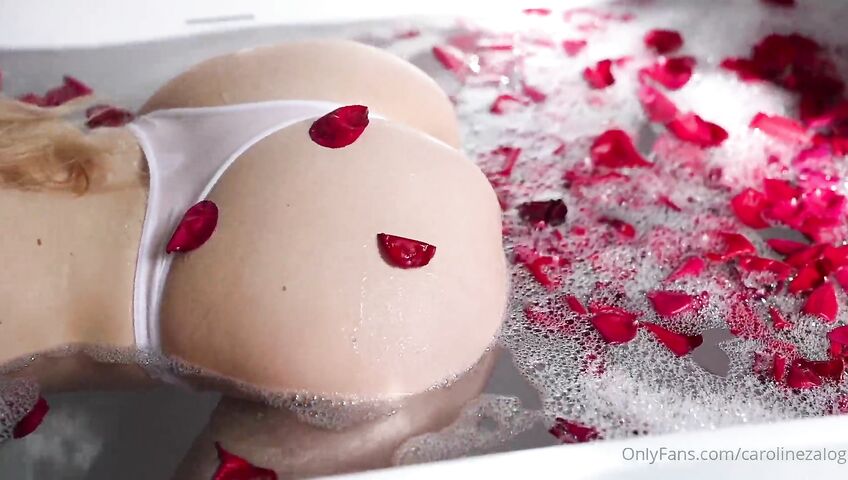 Caroline Zalog Nude Valentines Day Bathtubss