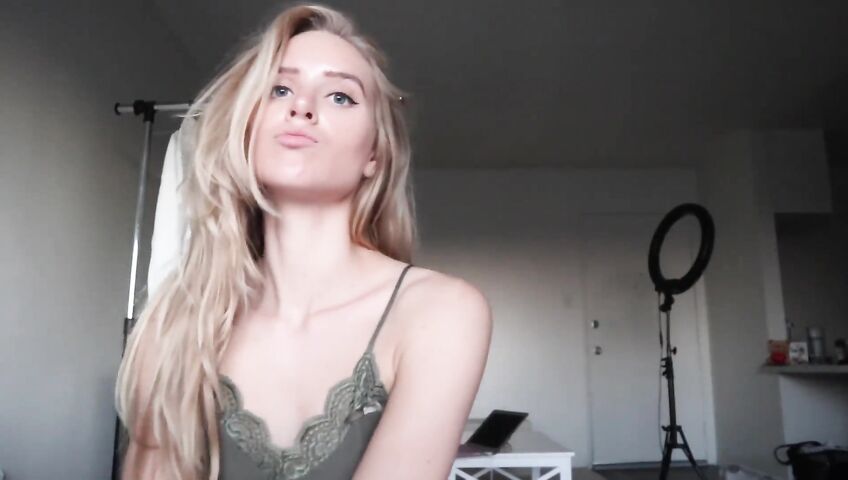 Caroline Zalog Patreon Teasing Her Ass