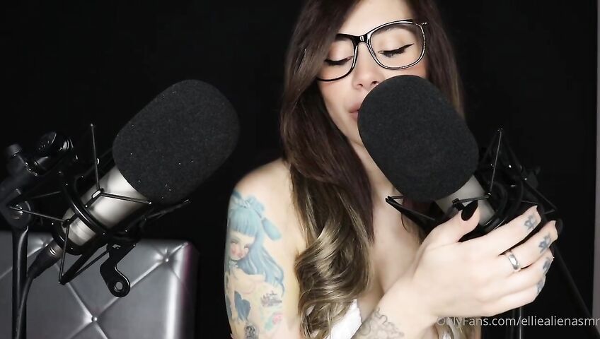 Ellie Alien Asmr Sweet Kiss Sounds