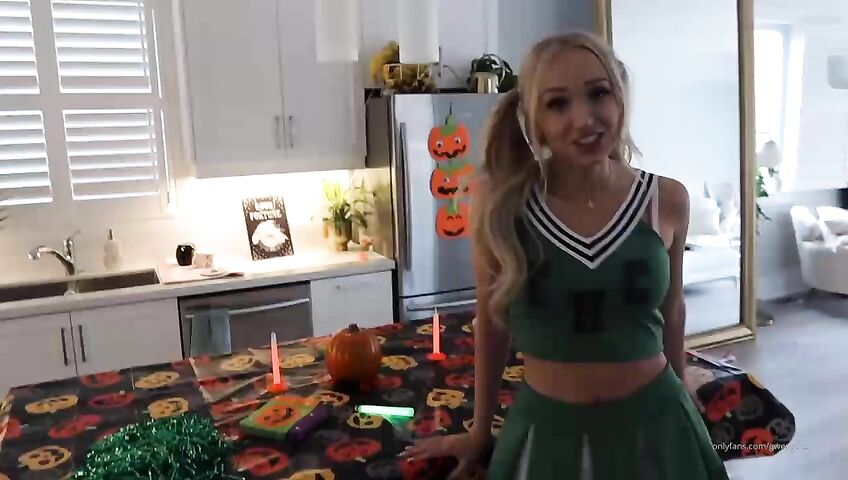 Gwen Gwiz Trick Or Treat Fucking Porn