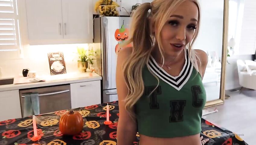 Gwen Gwiz Trick Or Treat Fucking Porn