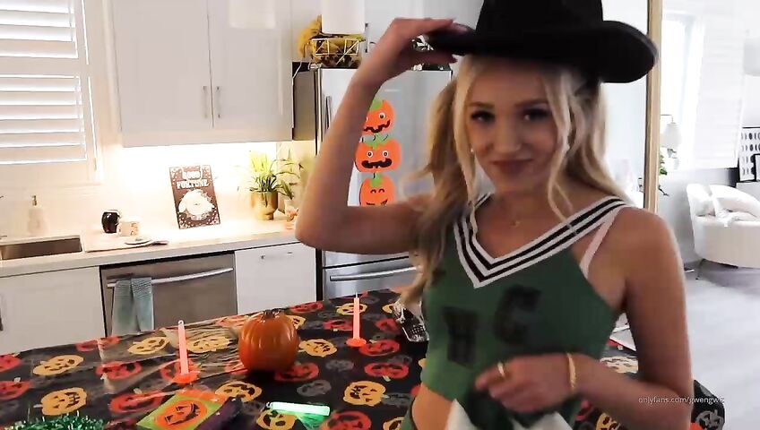 Gwen Gwiz Trick Or Treat Fucking Porn