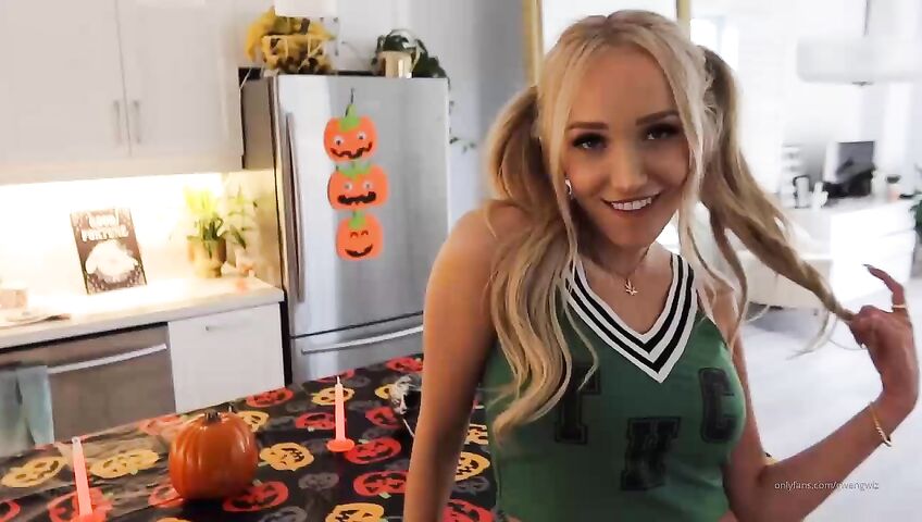 Gwen Gwiz Trick Or Treat Fucking Porn