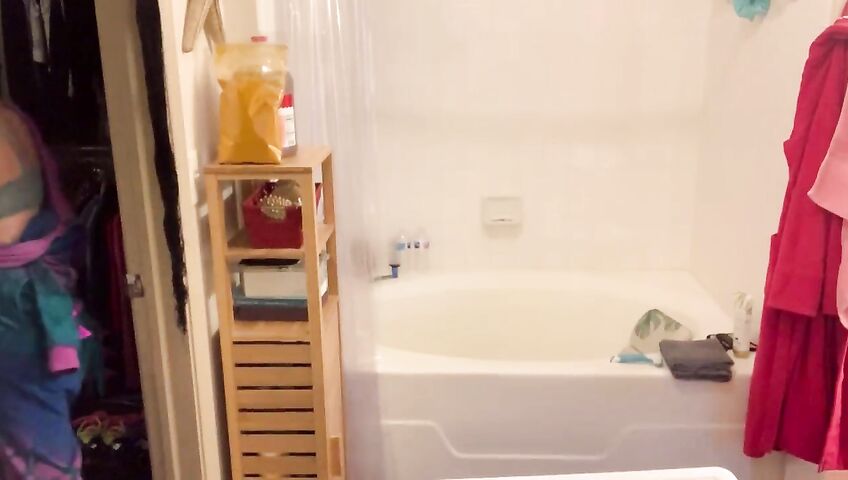 Heidi Lee Bocanegra Naked Cleaning Her Body