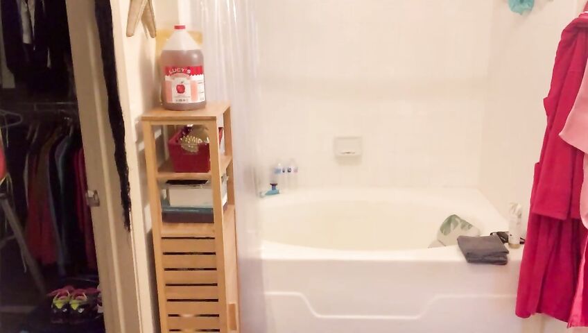 Heidi Lee Bocanegra Naked Cleaning Her Body