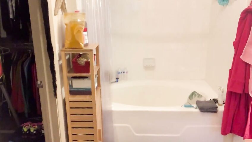 Heidi Lee Bocanegra Naked Cleaning Her Body