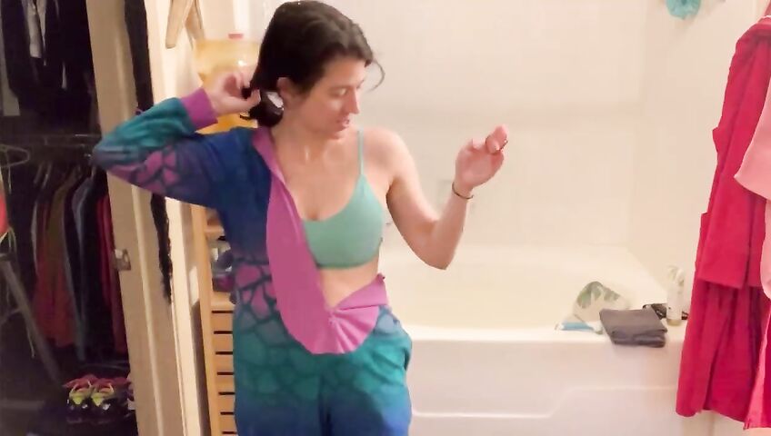 Heidi Lee Bocanegra Naked Cleaning Her Body