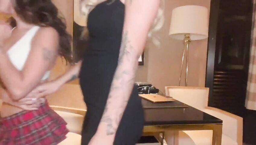 Jameliz Lesbian Pussy Eating Bed Sex