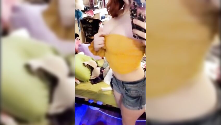 Kwehzy Nude Topless Twitch Streamer