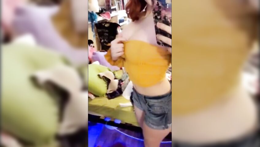 Kwehzy Nude Topless Twitch Streamer