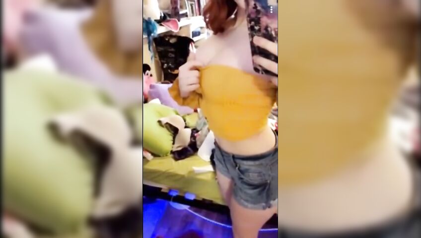 Kwehzy Nude Topless Twitch Streamer