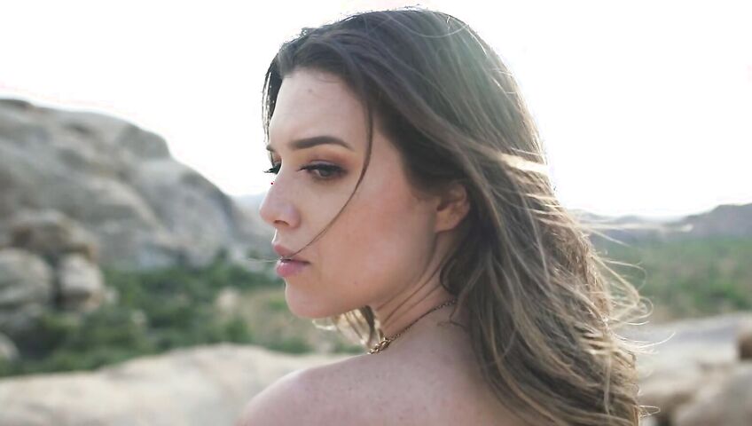 Lauren Summer Nude Outdoor Striptease