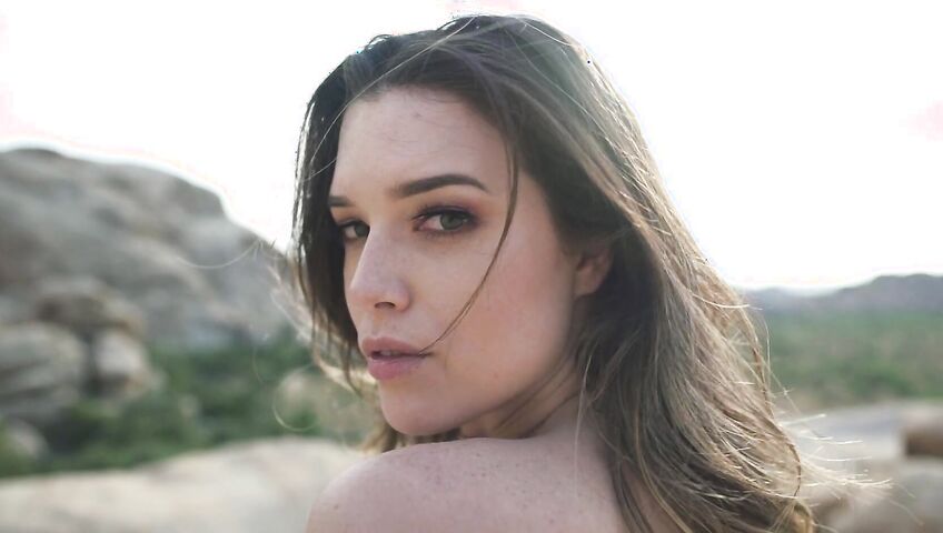 Lauren Summer Nude Outdoor Striptease