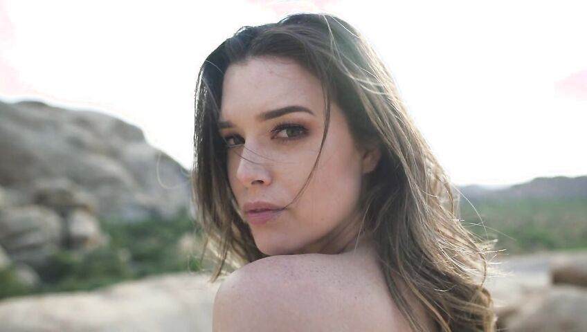 Lauren Summer Nude Outdoor Striptease