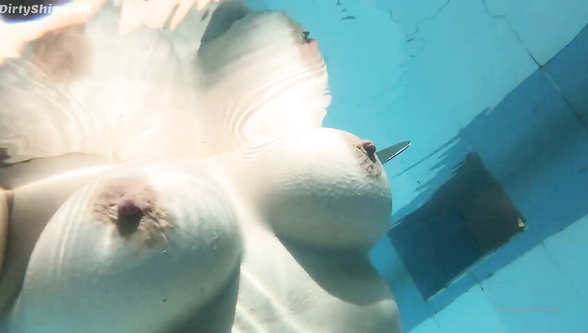 Lillias Right Nude Pool Onlyfans Leakss Video