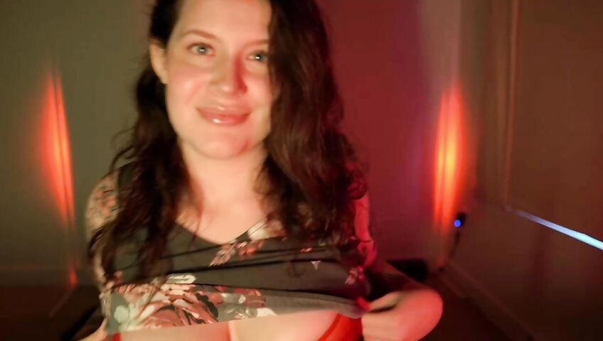 Little Clover Whispers ASMR Kissing Booth Patreonsss