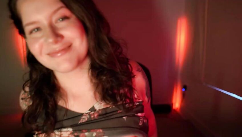 Little Clover Whispers ASMR Kissing Booth Patreonsss