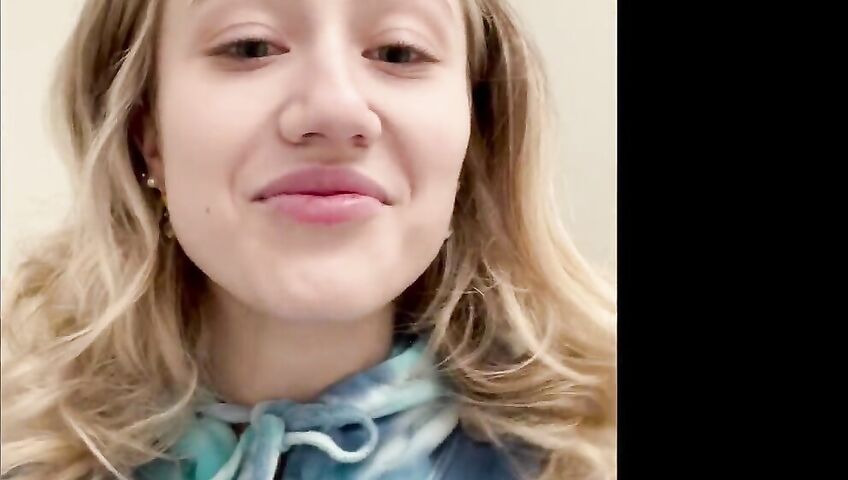 Madi Anger Nude Bathroom Masturbations