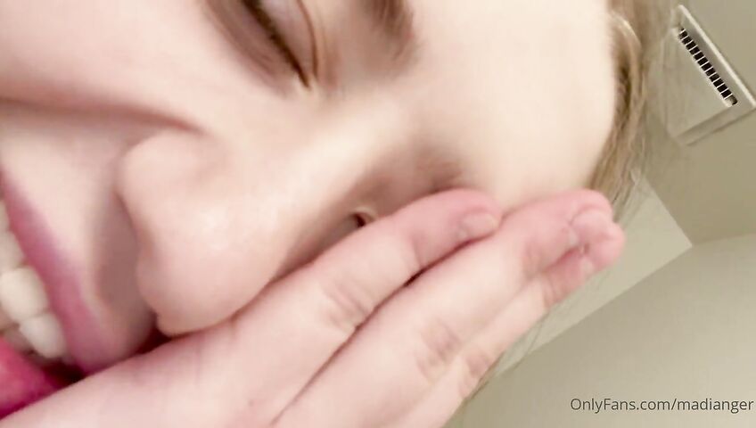 Madi Anger Nude Bathroom Masturbations