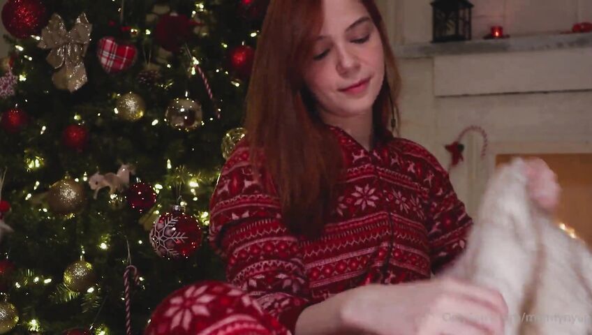 Maimy ASMR Christmas Evening With Girlfriend