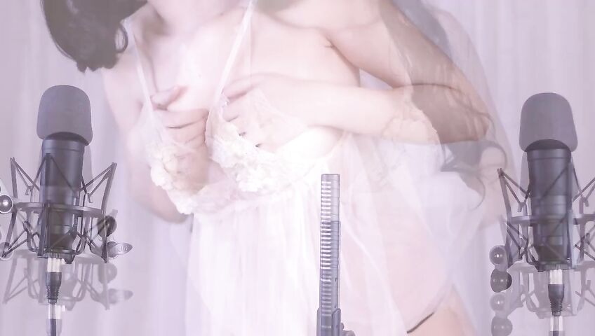 Maimy ASMR Topless Body Massage