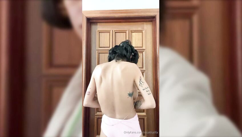 Mia Khalifa Nipple Slip Try On Onlyfans Ijkl