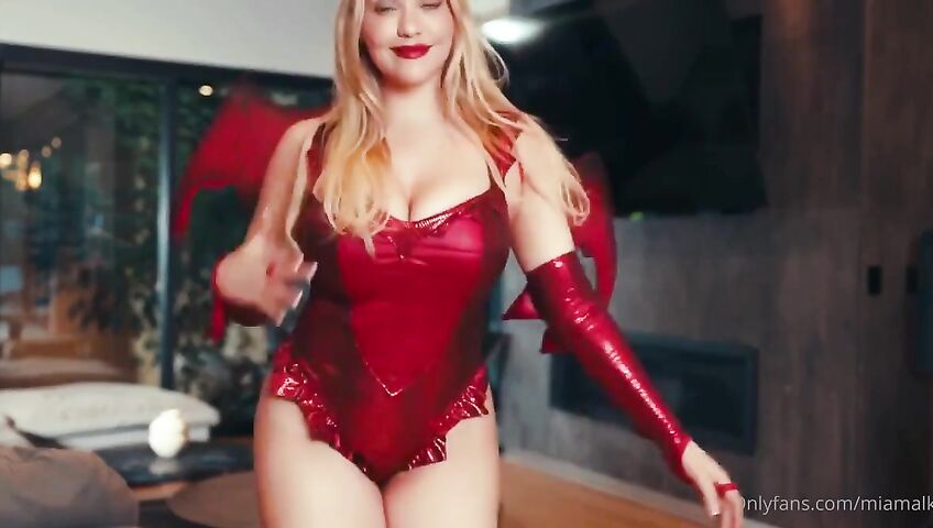 Mia Malkova Of Nude Halloween Try On Haul A1