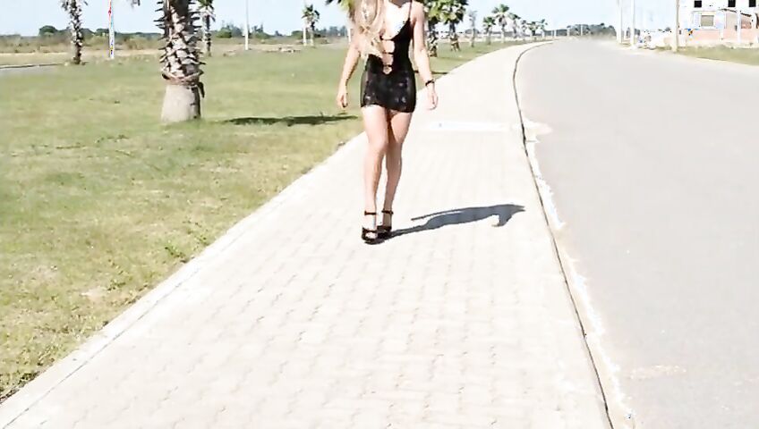 Nanda Bibelo Nude Public Try On Video