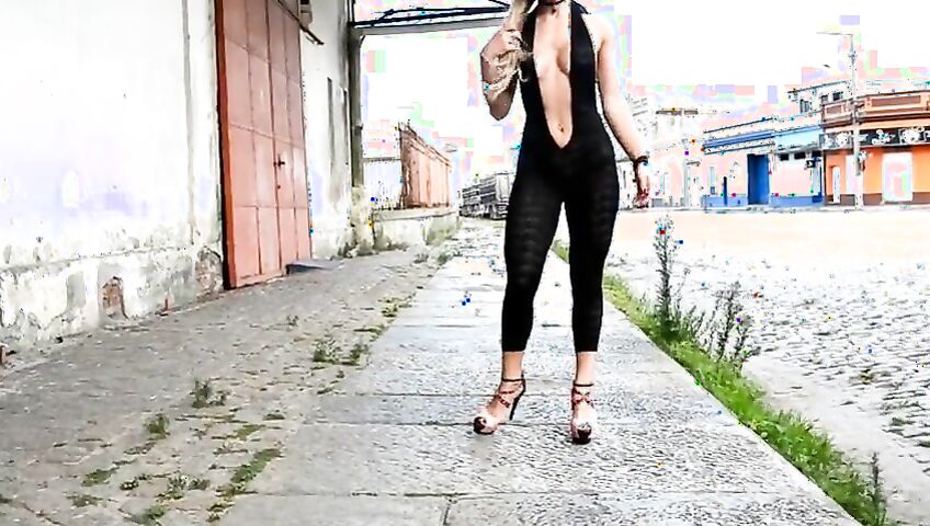 Nanda Bibelo Nude Public Try On Video