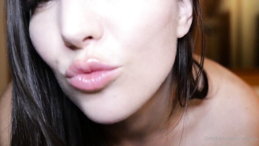 Orenda ASMR Close Up Kisses