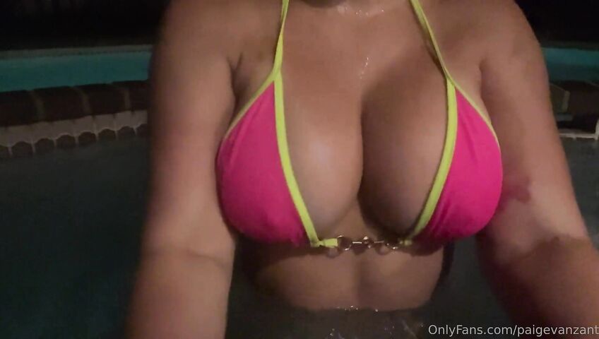 Paige Vanzant Nude Boobs Hot Tub A