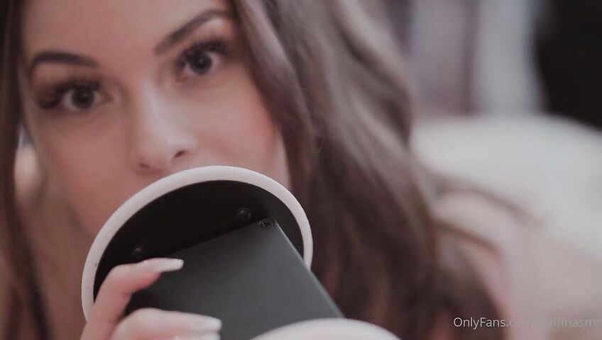 Puffin ASMR Onlyfans Close Up Kisses Efg