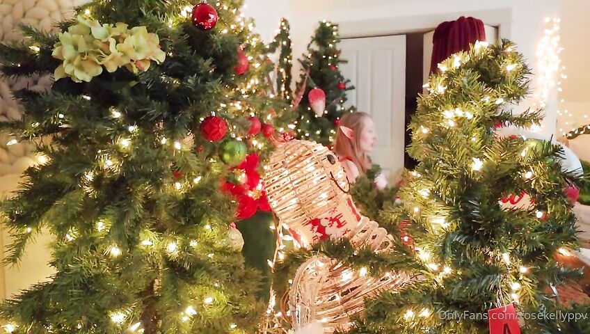 Rose Kelly Christmas Lingerie Ass Spreads