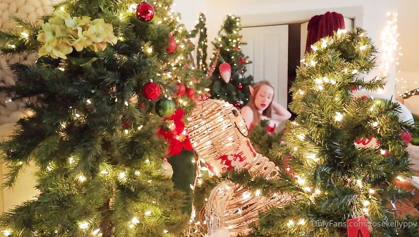 Rose Kelly Christmas Lingerie Ass Spreads