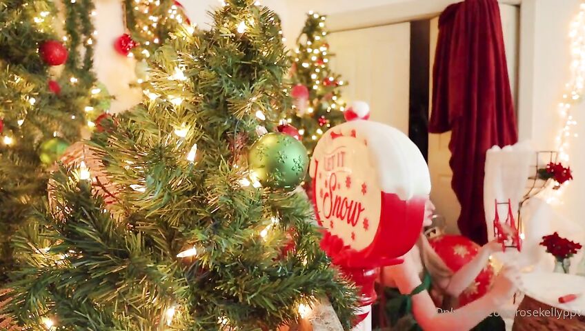 Rose Kelly Christmas Lingerie Ass Spreads