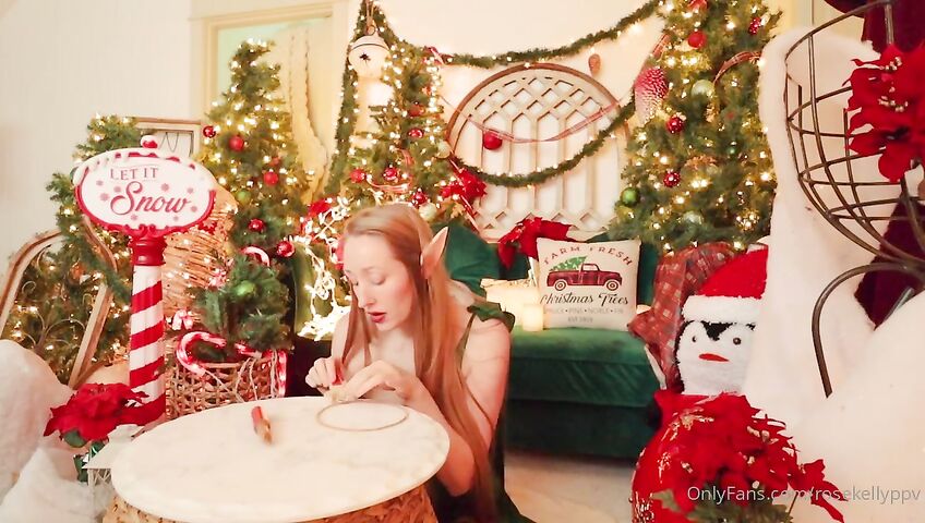 Rose Kelly Christmas Lingerie Ass Spreads