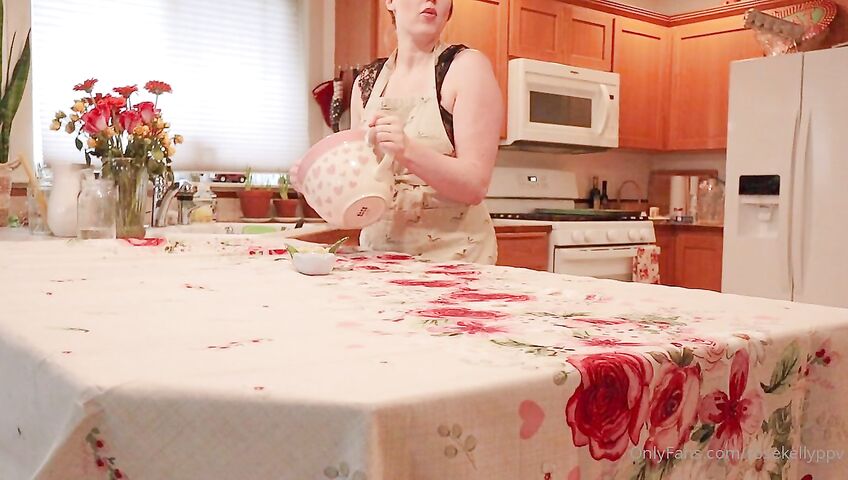 Rose Kelly Homemaker Doggy Anal Dildo