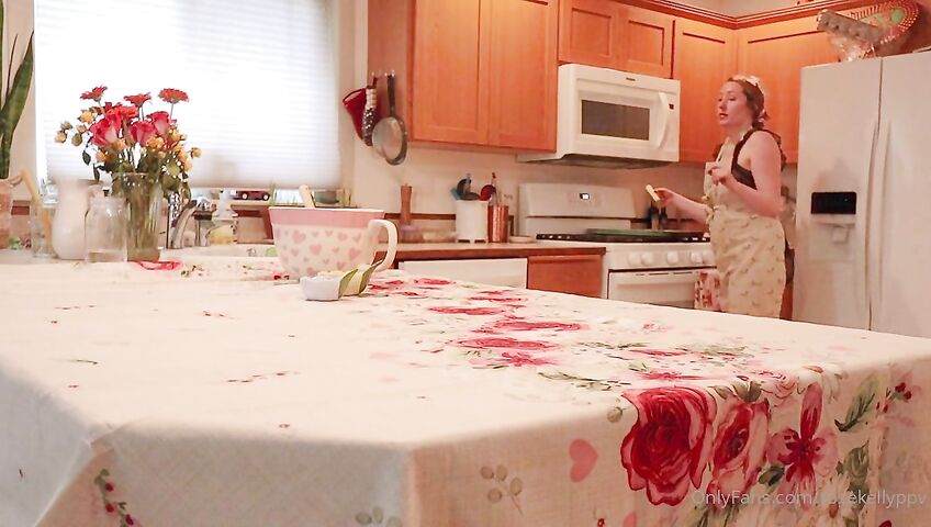 Rose Kelly Homemaker Doggy Anal Dildo